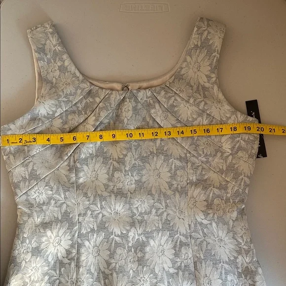 NWT Preston & York Cream and Gray Floral Dress Size 10 With a Coat Size 8. - Picture 12 of 16